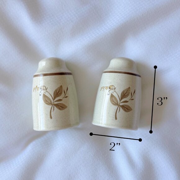 Vintage Royal Doulton Lambethware Salt and Pepper Shakers, 1977 Stoneware - Picture 2 of 5